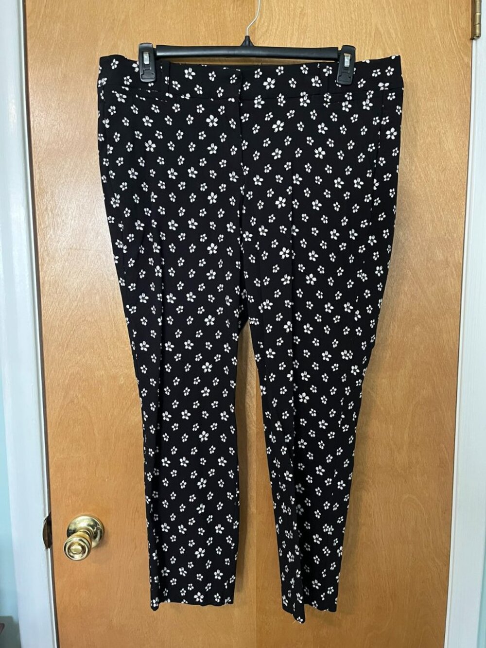 Lane Bryant Allie Black & White Floral-Pattern Ankle Dress Pants | Size 18R
